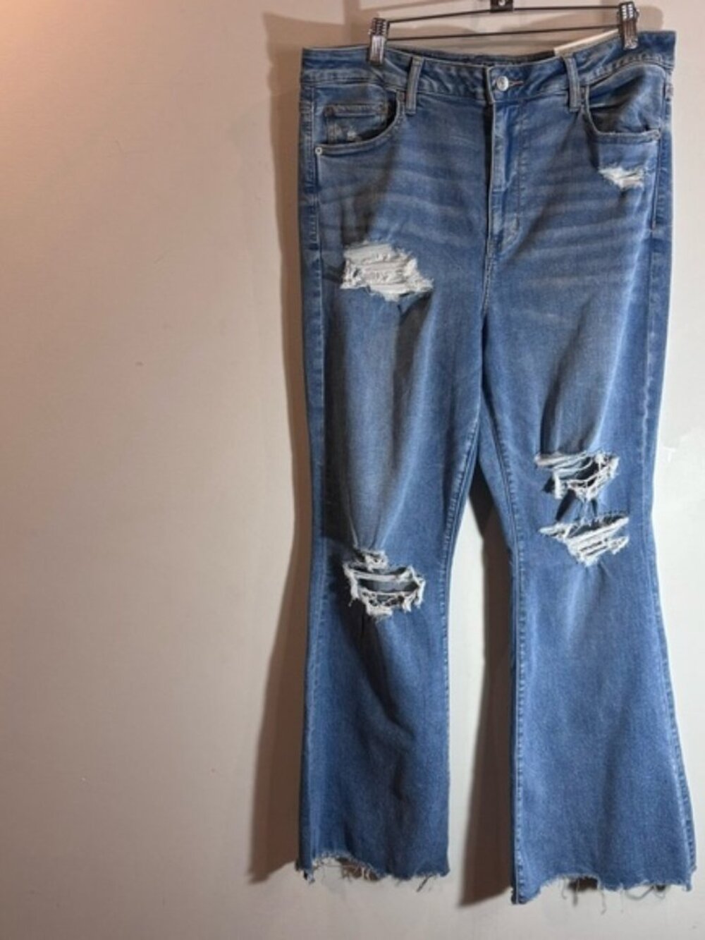 AMERICAN EAGLE Sz 16 Super High Rise Flare Distressed Light Wash Jeans NEW - Picture 2 of 10